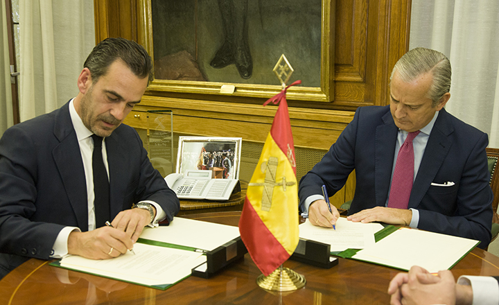 Altadis y la Guardia Civil firman un acuerdo de colaboración para combatir el contrabando