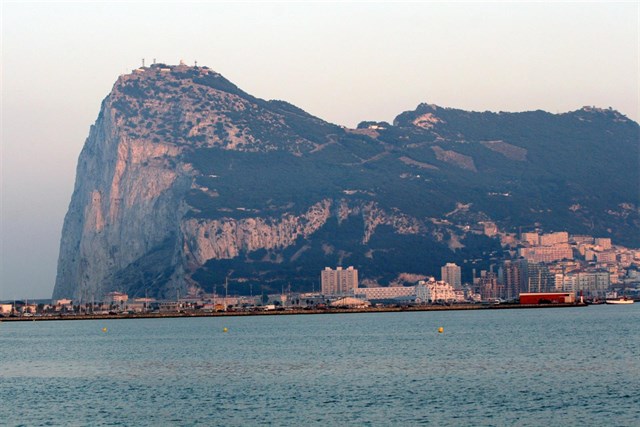 Interceptadas en Gibraltar dos organizaciones criminales dedicadas al contrabando de tabaco