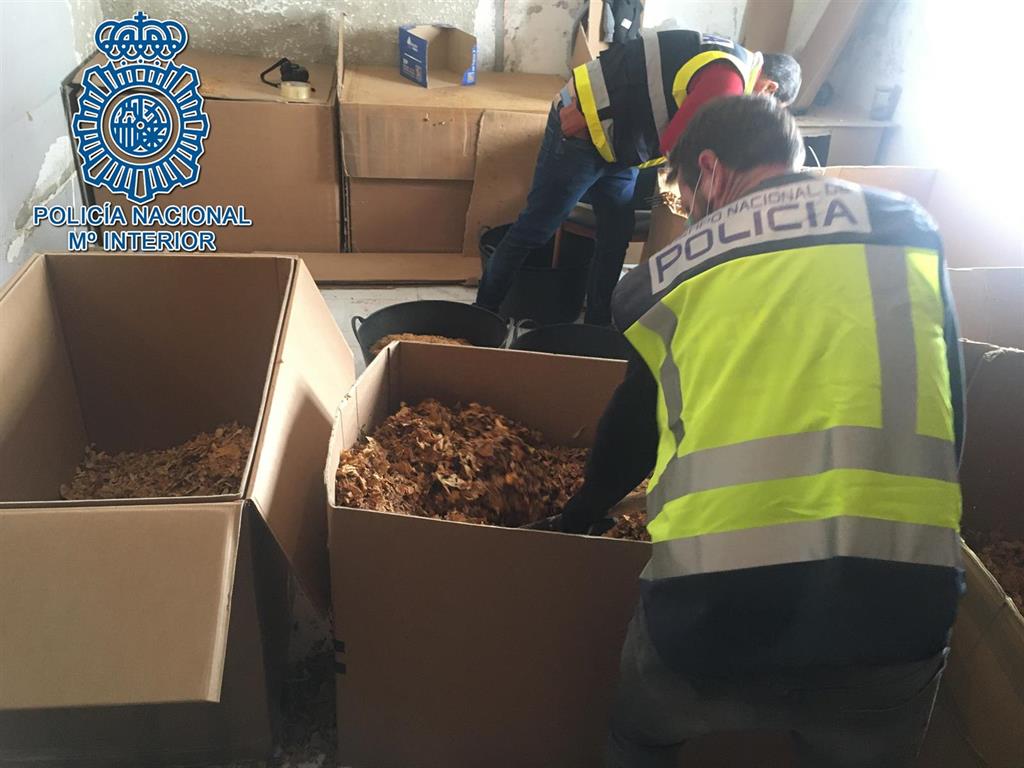 Desmantelada una fábrica clandestina de tabaco con distribución a toda España
