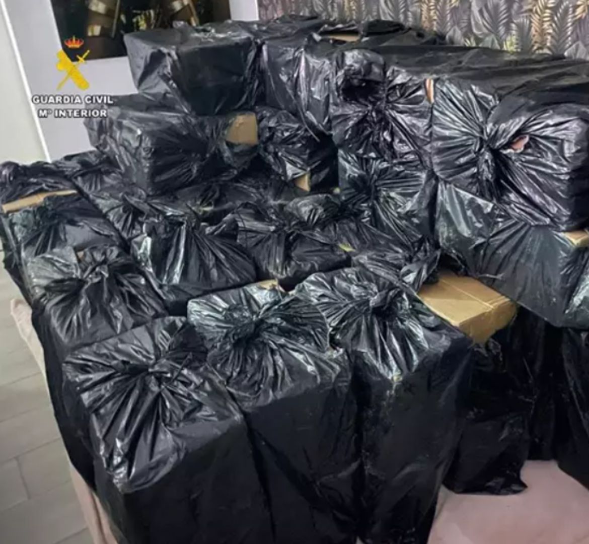 Dos detenidos y 22.000 cajetillas incautadas en una doble operación contra el contrabando 